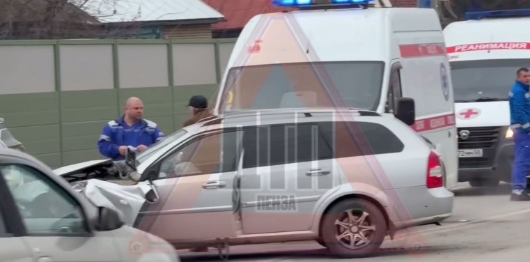 Жесткое ДТП в Терновке привело к пробке и работе экстренных служб