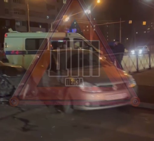 Две машины разбились на пересечении Суворова и Толстого в Пензе