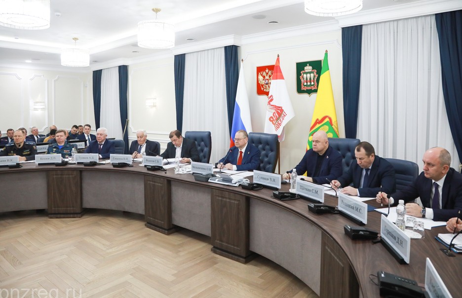 Олег Мельниченко поручил усилить меры безопасности в регионе на время праздников