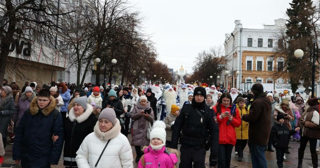 В Пензе шествие Дедов Морозов прошло под присмотром полиции