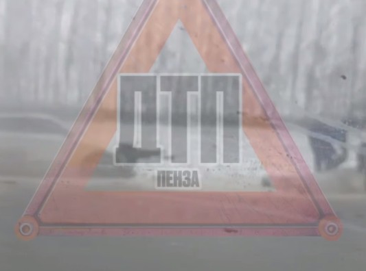 В Иссинском районе после столкновения легковушка улетела в кювет 11 декабря