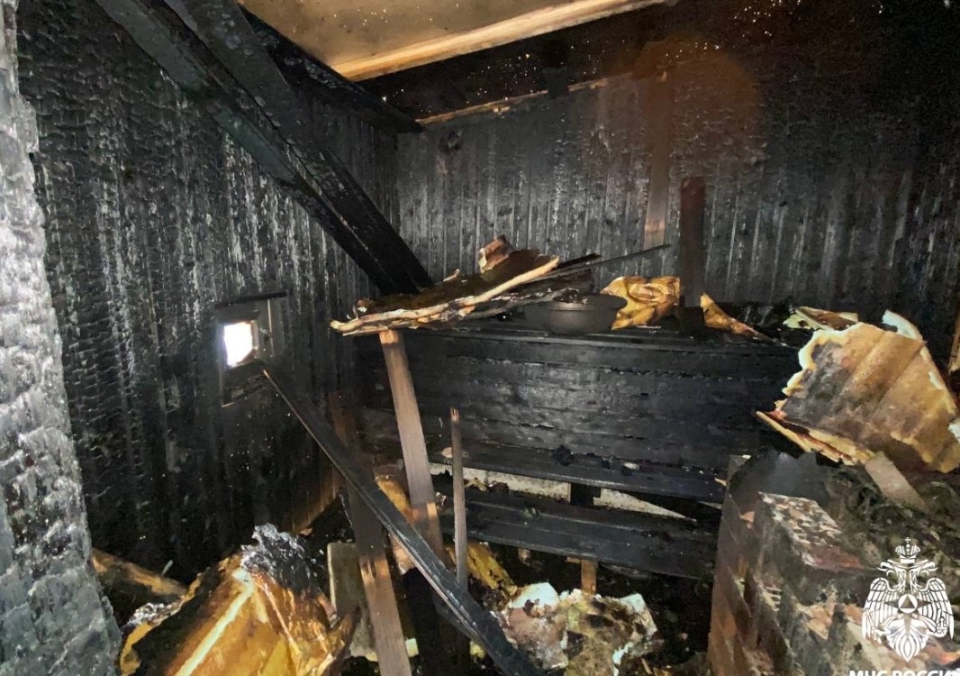 Пожарные в селе Кузнецкого района ликвидировали два возгорания за один вечер