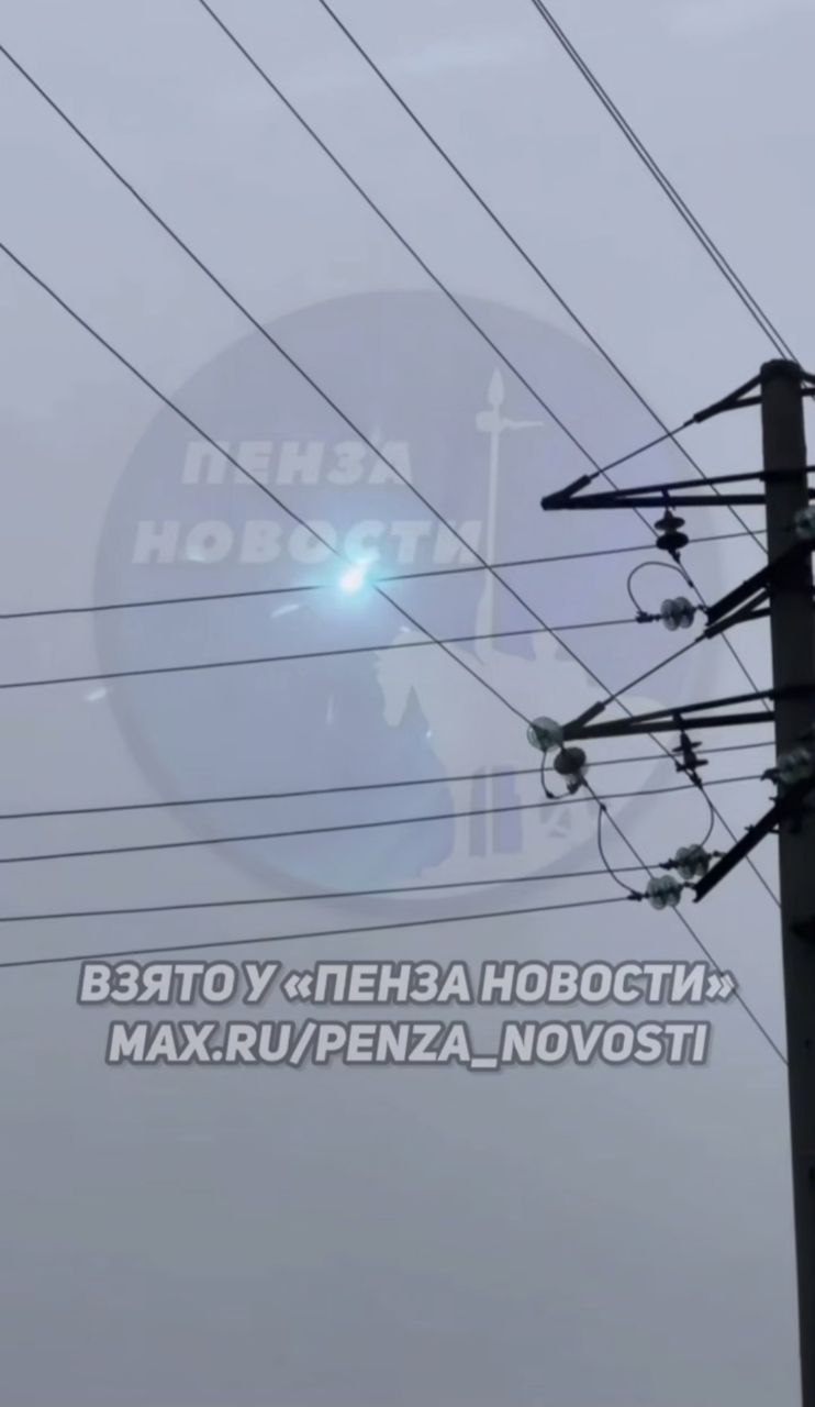 В Пензе на улице Рябова над головами горожан вспыхнули провода