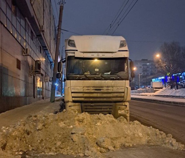 В Пензе автомобилистов призвали не мешать уборке снега неправильной парковкой