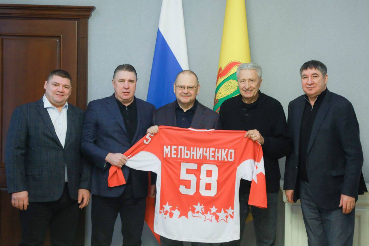 Губернатор пообщался с участниками хоккейного матча памяти Канакина