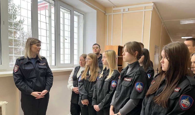 Пензенские правоохранители провели урок права для школьников и студентов