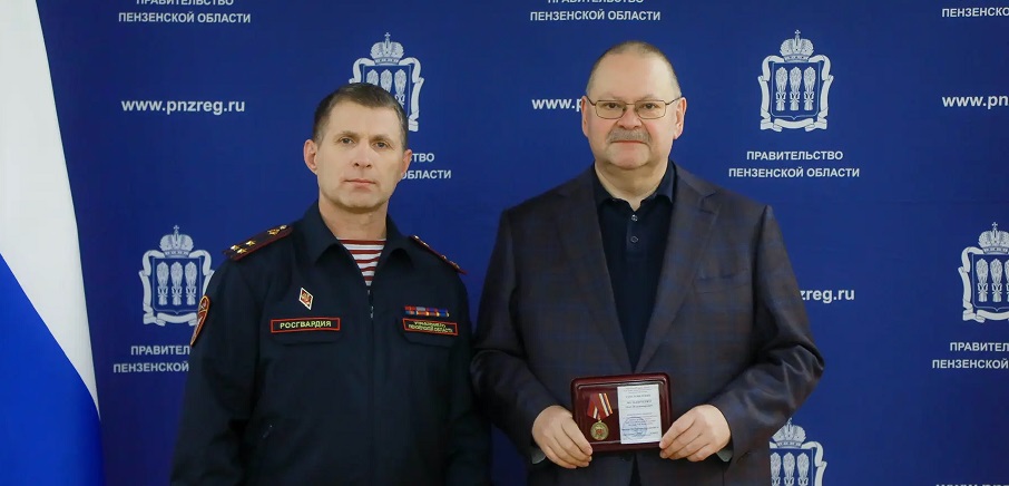 Олега Мельниченко наградили медалью Приволжского ордена Жукова округа Росгвардии