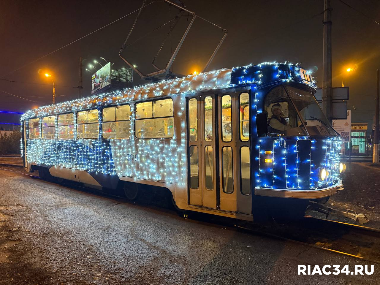 Пензенцы могут прокатиться на новогоднем трамвае в Волгограде и получить подарок
