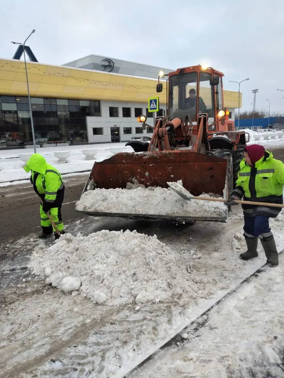 С улиц Кирова, Бакунина и Привокзальной площади вывезли тысячи кубометров снега