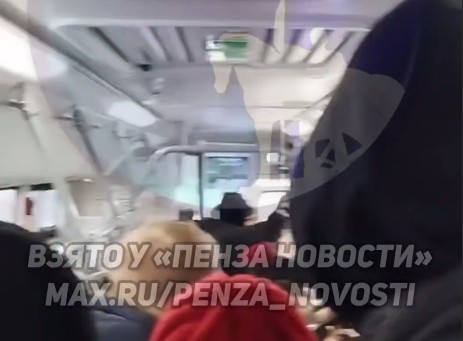 Жители Пензы жалуются на утреннюю давку в 93-м автобусе