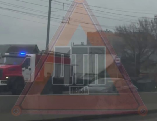 В Пензе на Проспект Победы после ДТП прибыли реанимация и пожарные