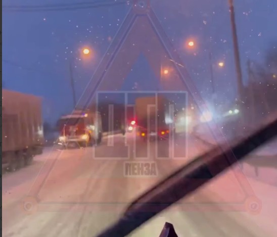 23 декабря в Пензенской области движение на трассе М5 затруднено из-за аварии