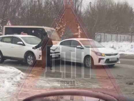 В Пензе из-за снегопада начались заторы и аварии 22 декабря