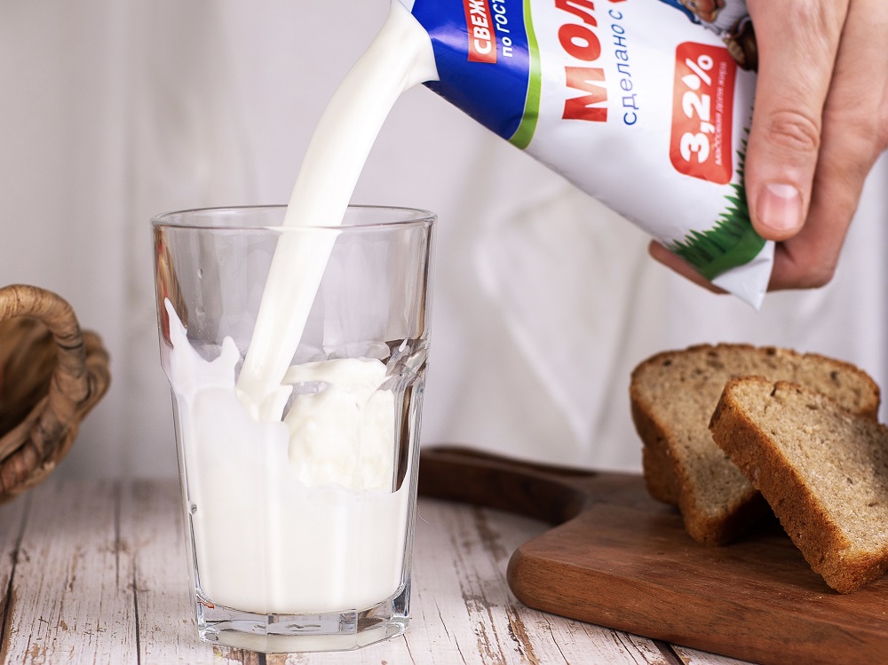 Почему домашнее молоко превращается в простоквашу, а магазинное — нет?