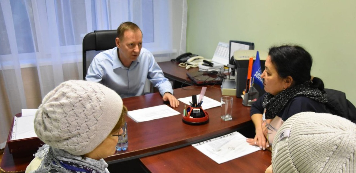 Денис Соболев встретился с жителями для решения проблем благоустройства