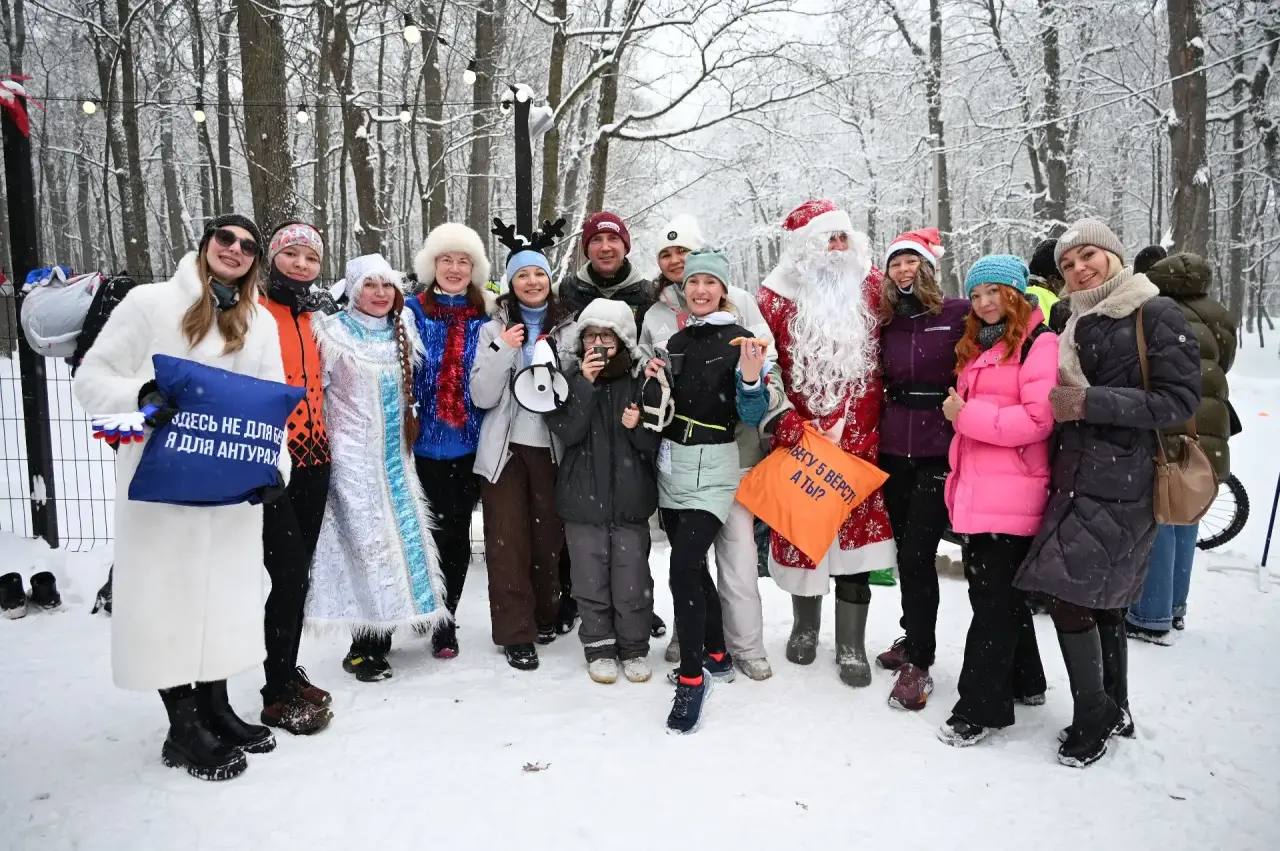 Дед Мороз и Снегурочка вышли на старт праздничного забега 5 вёрст в Пензе