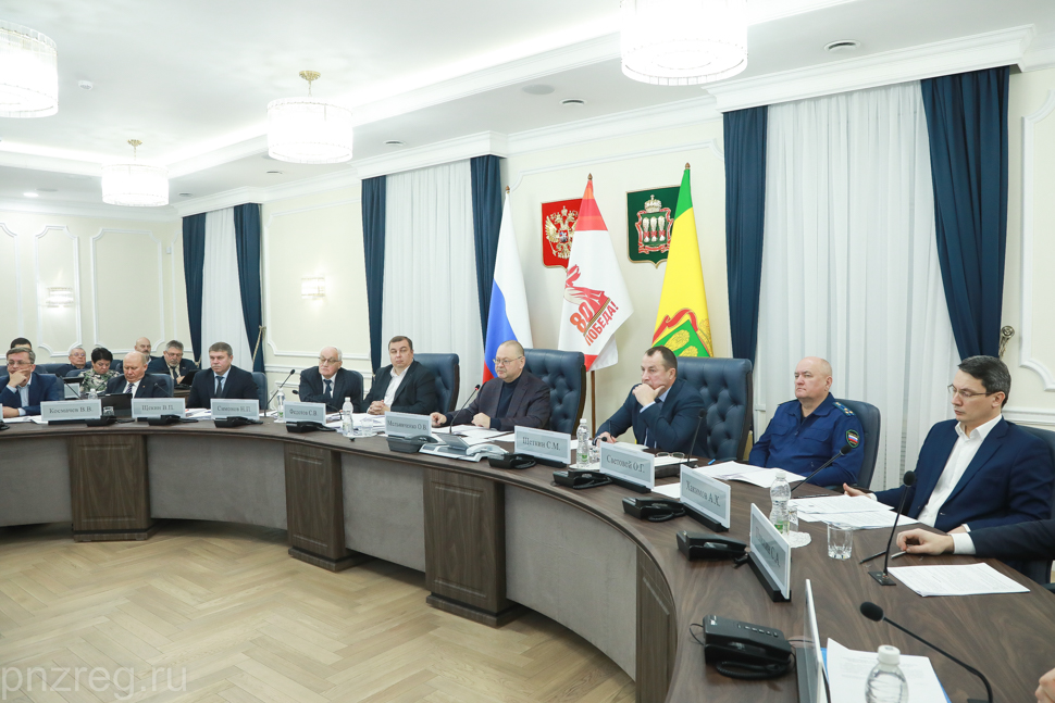 Олег Мельниченко поручил усилить поддержку предпринимателей-участников СВО