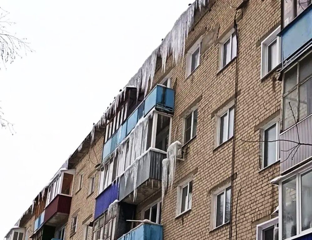 В Ленинском районе Пензы УК выдали предписания за плохо убранный снег и сосульки
