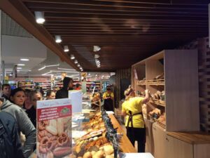 «Караван» примет на работу продавца торгового зала