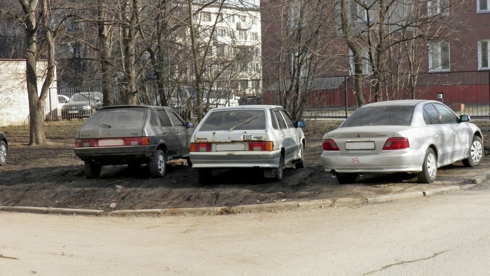 В Пензе горожанину не удалось оспорить штраф за стоянку на газоне