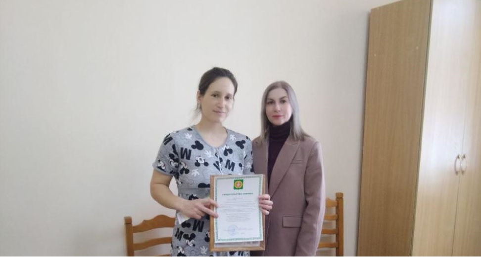 В Кузнецком районе продолжается вручение свидетельств земляка новорожденным