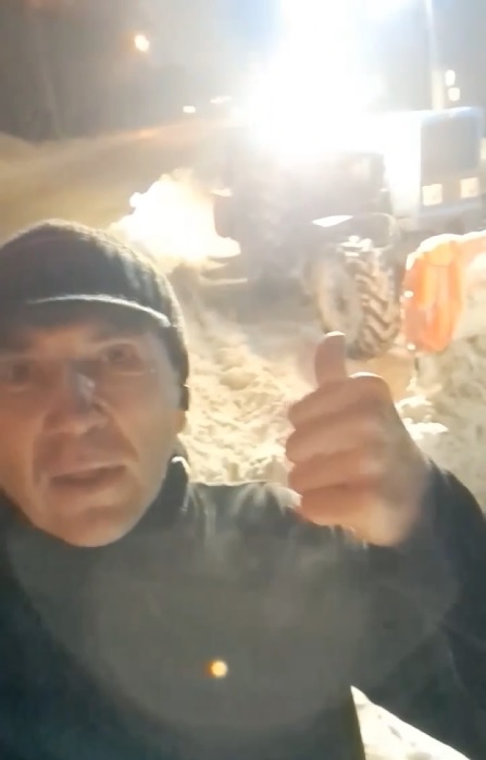 Мэра Пензы возмутил брошенный на улице трактор, мешающий уборке снега