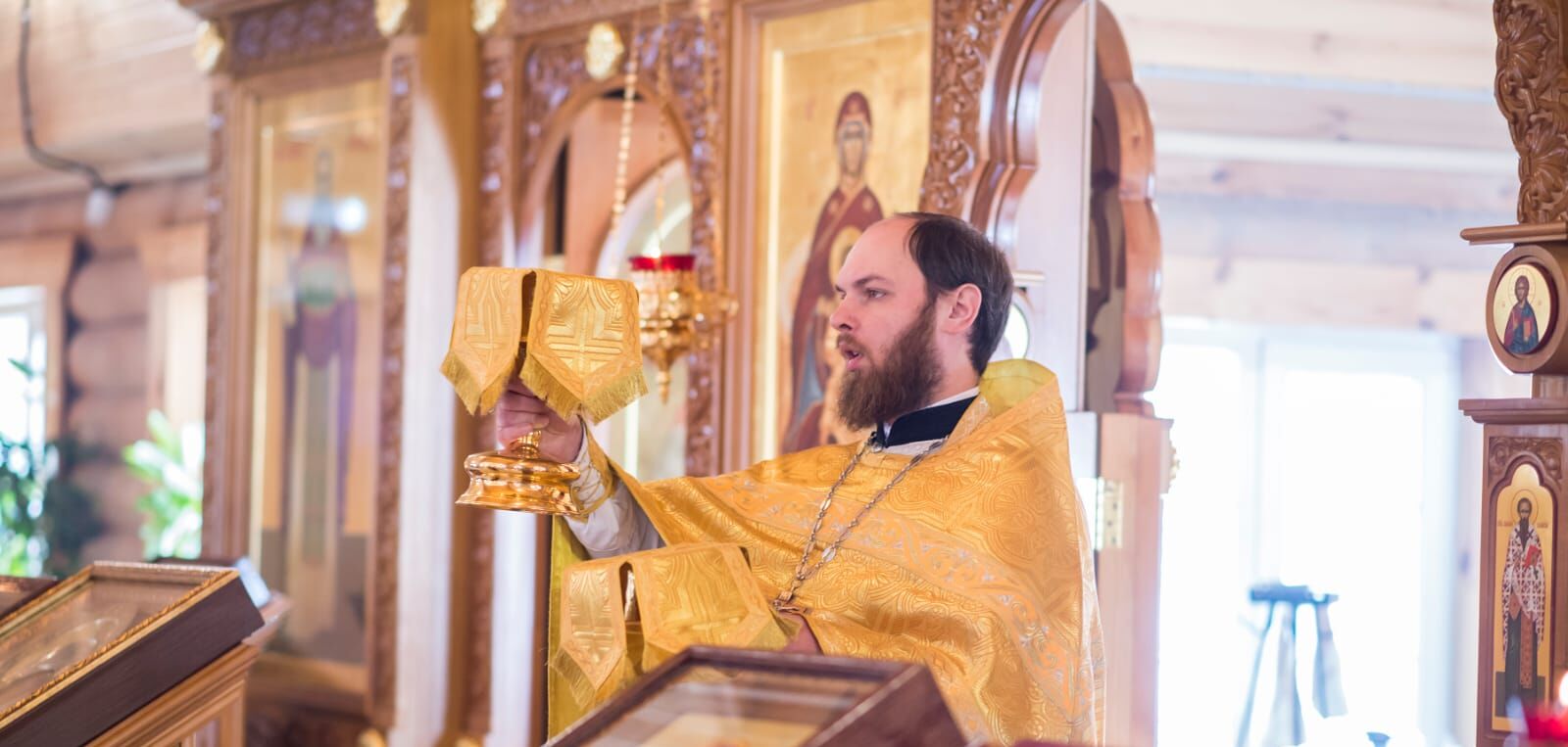 Иерей Зорин рассказал, как правильно приобщать детей к церковным таинствам