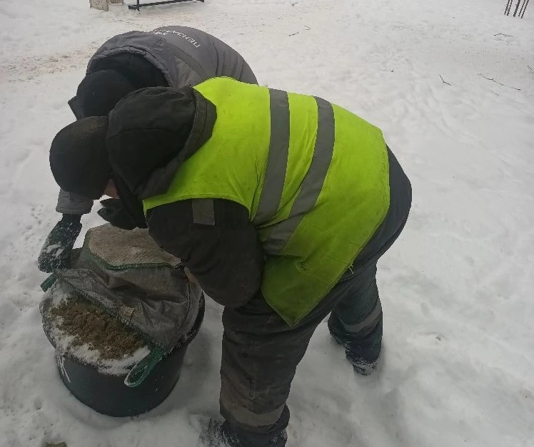 В Пензе ответили на жалобы о гололеде и пропавших ведрах с песком
