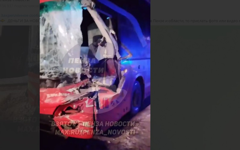 На трассе М-5 рейсовый автобус Москва – Кузнецк и фура столкнулись лоб в лоб