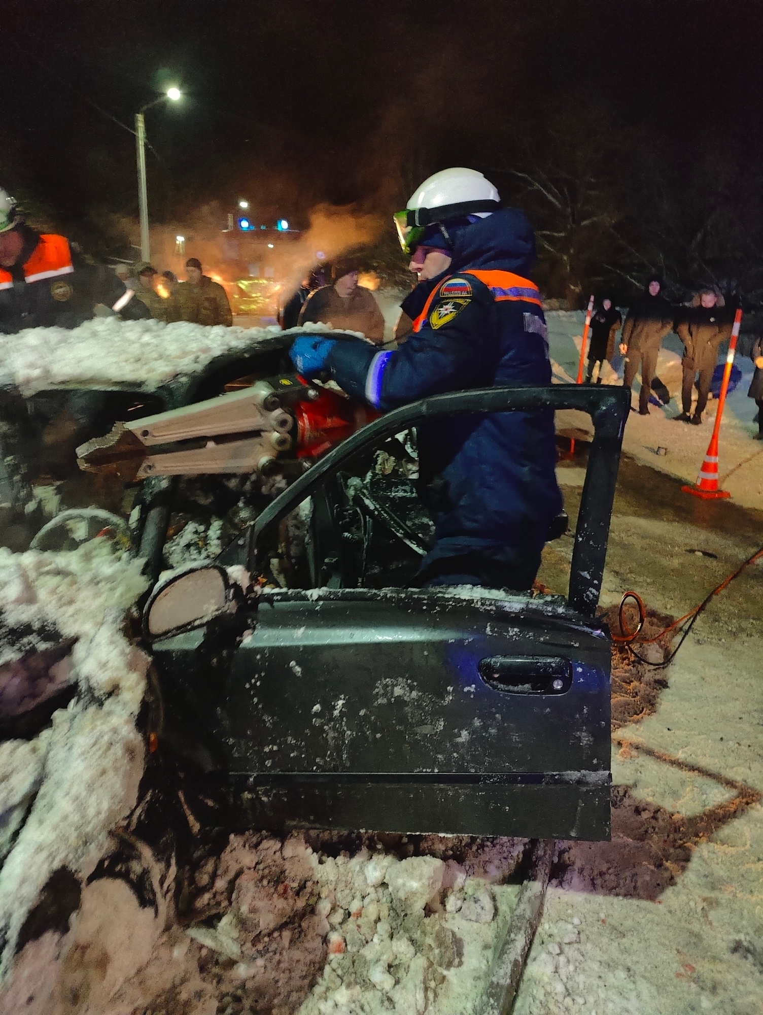 В селе Вазерки спасателям пришлось вскрывать автомобиль после смертельного ДТП