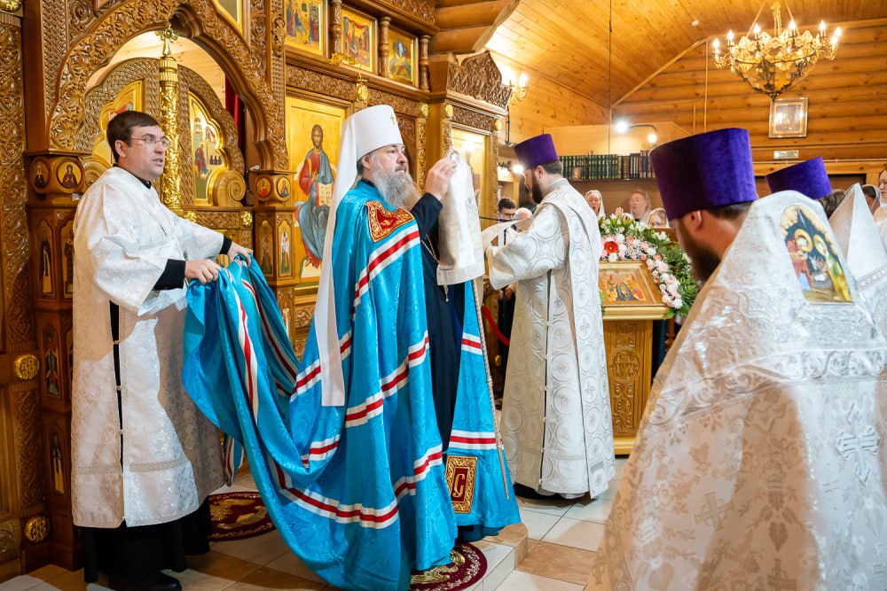 Митрополит Серафим возглавил престольный праздник в Заречном