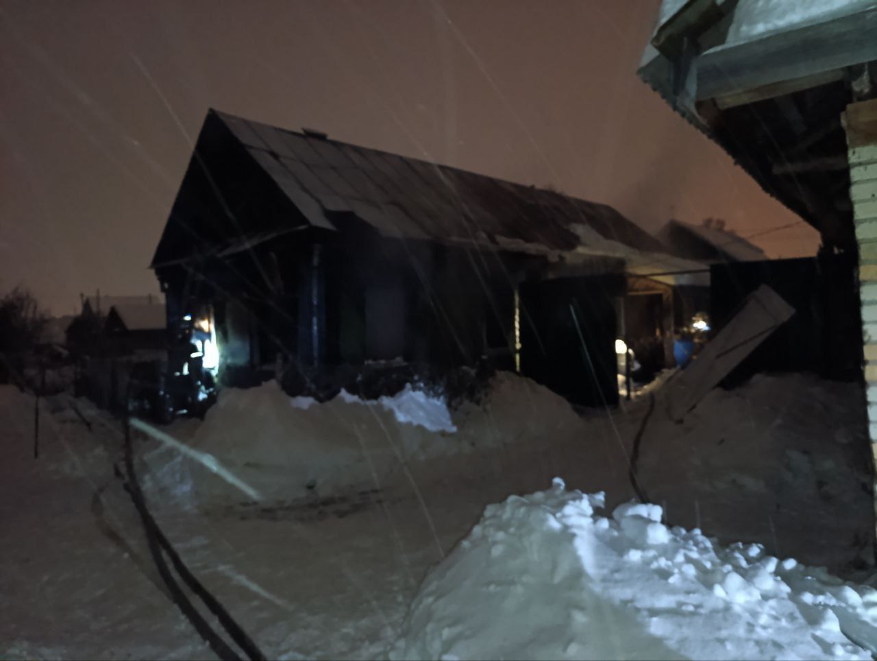 В Лунинском районе возбуждено уголовное дело после гибели 3 человек при пожаре