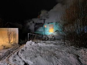 Опубликованы фото с места пожара в Никольске где пострадала женщина