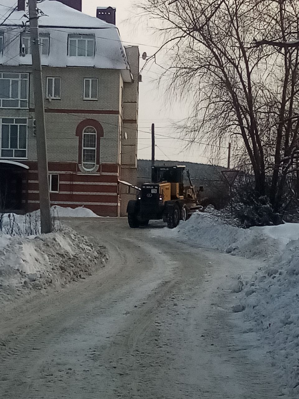 Шестьдесят тонн снега вывезли с путепровода на Стекловской улице в Кузнецке