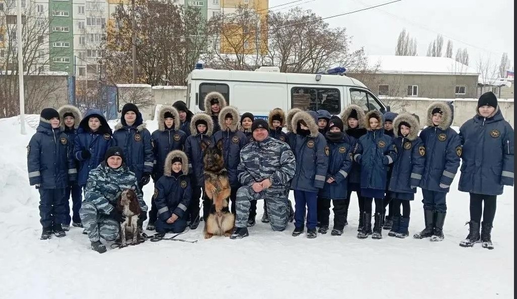 В Пензе полицейские кинологи раскрыли кадетам секреты службы