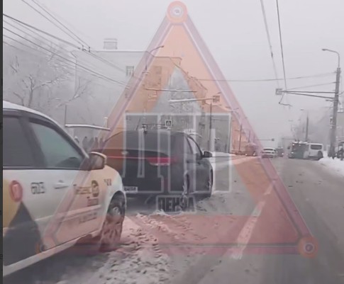 На улицах Пензы случилась серия ДТП из-за плохой видимости и гололеда