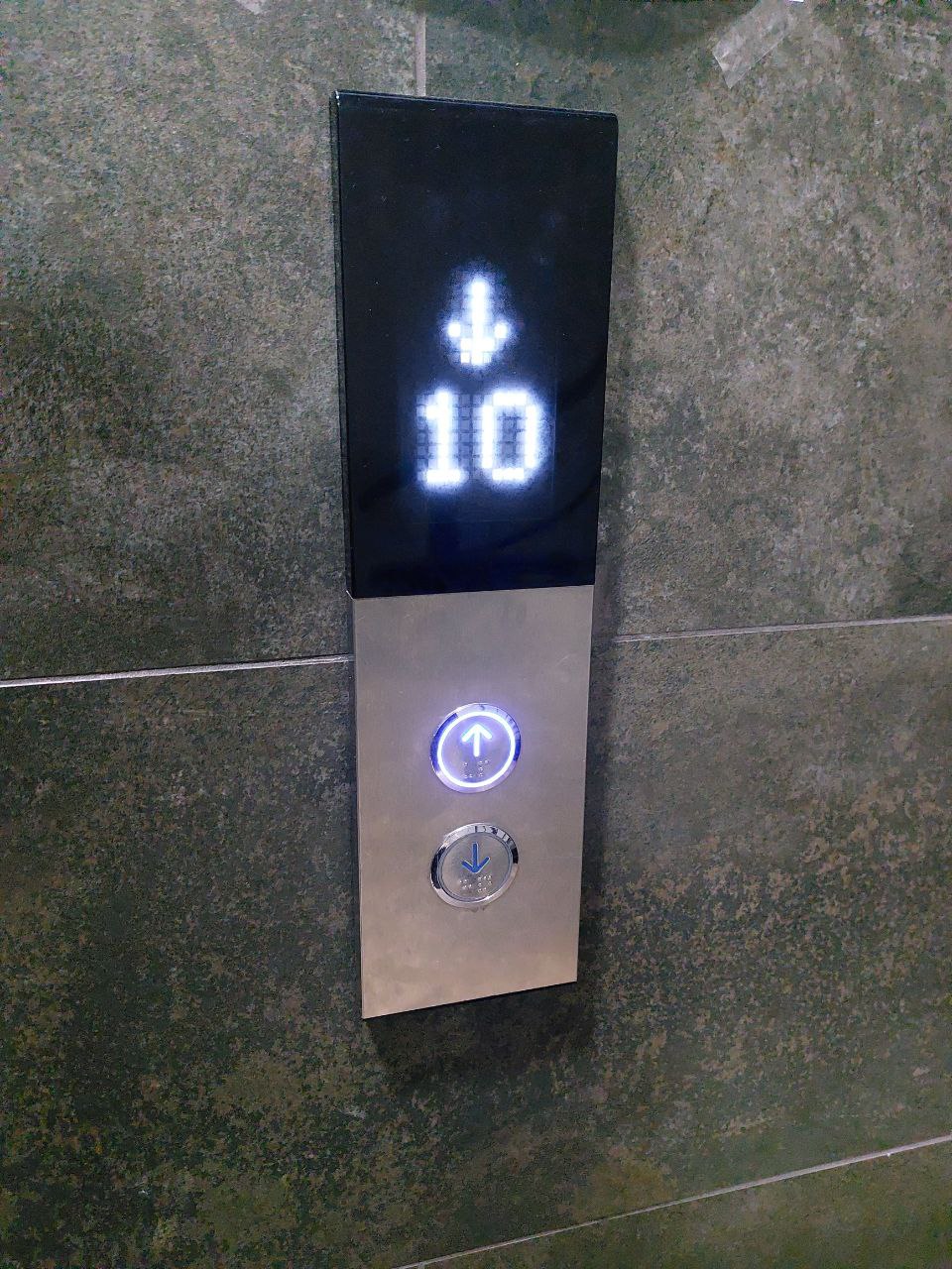 В Сердобске начали замену старых лифтов по поручению губернатора