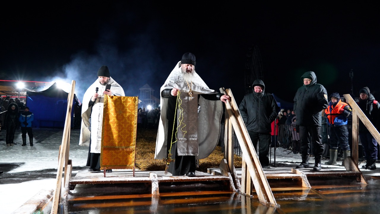 Крещенские купания в Спутнике прошли в теплой атмосфере