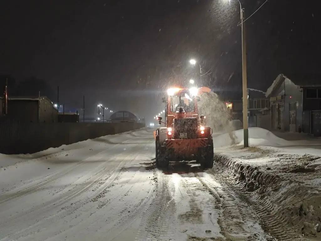 На улицы Пензы выведено более 240 единиц спецтехники в субботу 3 января