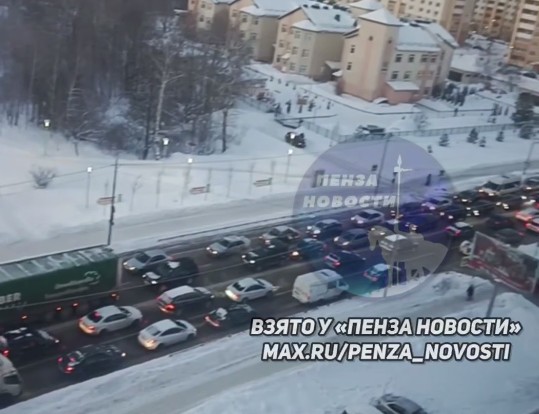 В Пензе ГПЗ замер в пробках из-за закрытого Ахунского переезда