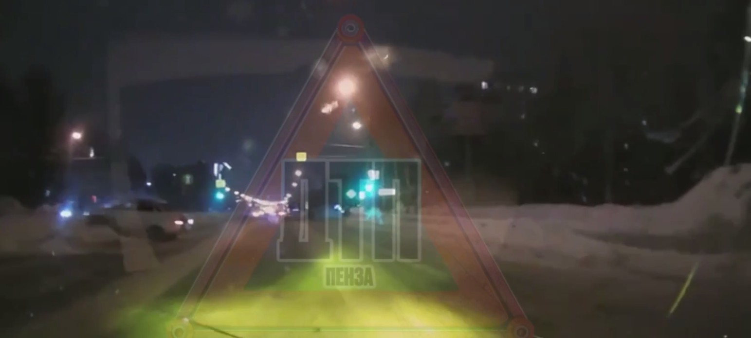 В Арбеково легковушка вылетела с дороги и угодила в сугроб