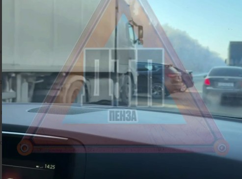 Фура протаранила кроссовер на трассе М5 «Урал» под Пензой