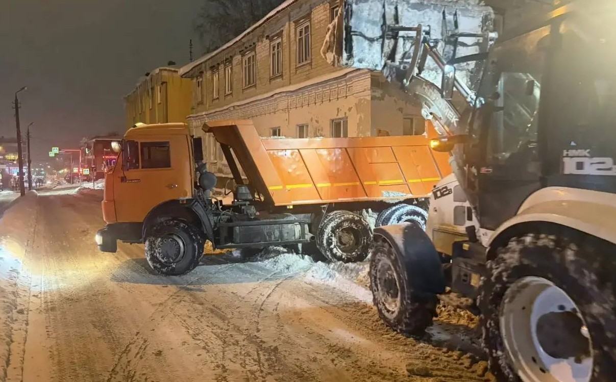 Дорожники Пензы перешли на усиленный режим из-за непрекращающихся снегопадов