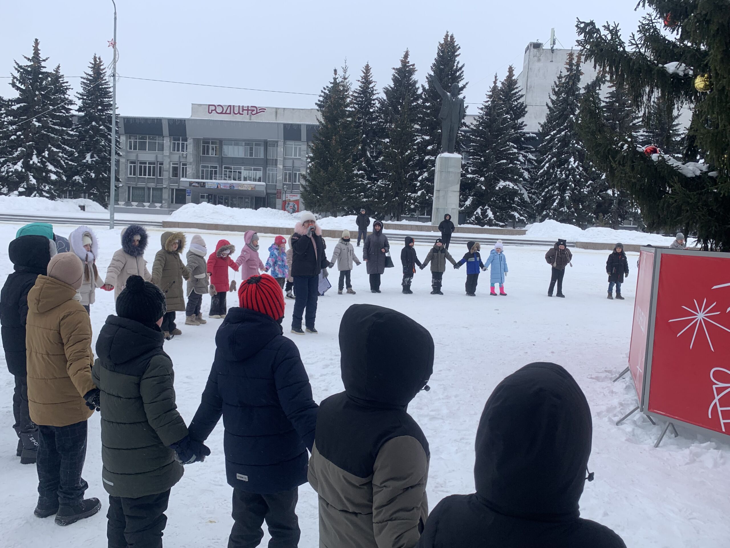 Огни главной елки Кузнецка погасли до следующей зимы