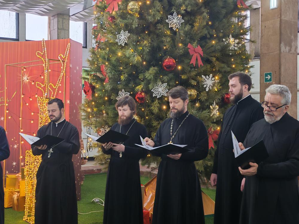 Хор духовенства Пензенской епархии оригинально поздравил пензенцев с Рождеством