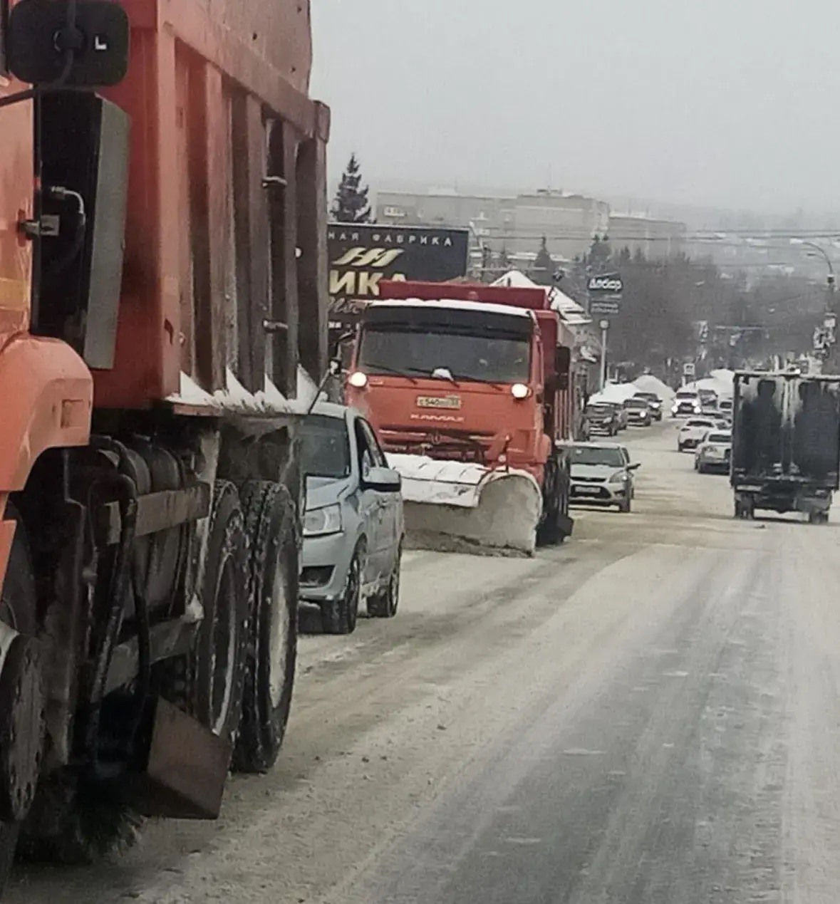 В Кузнецке расчищают улицы и частный сектор от сугробов