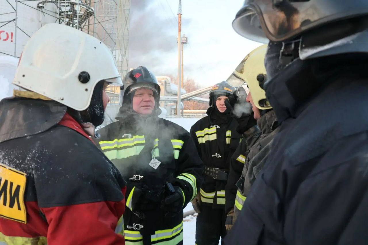 Более 150 пожарных продолжают бороться с возгоранием на пензенской нефтебазе