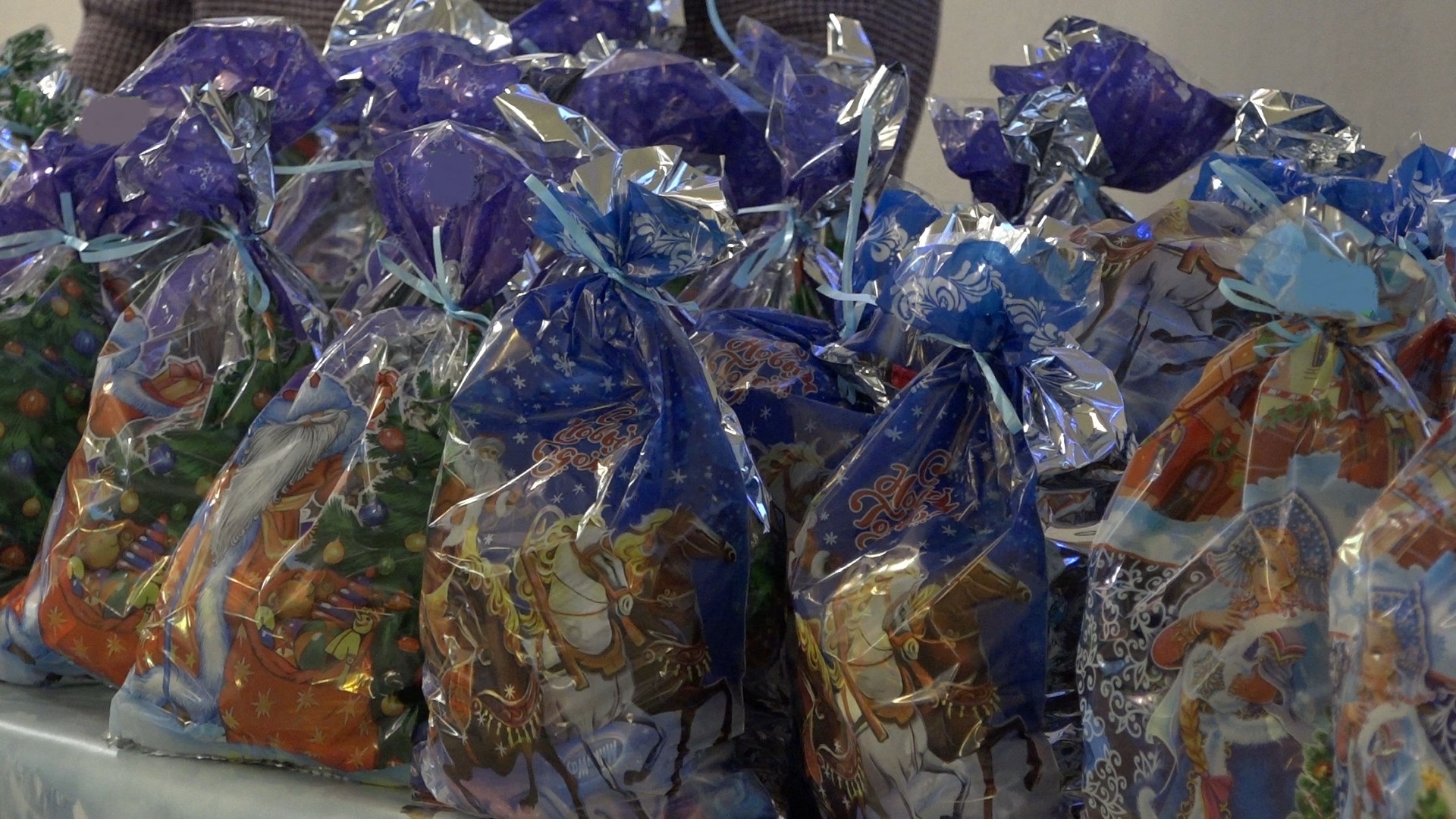 Почти 5700 детей в Кузнецке получили подарки в рамках новогодней акции