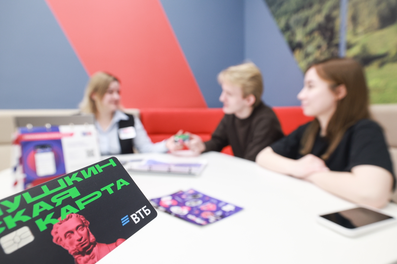 ВТБ: в новогодние праздники молодежь удвоила траты по Пушкинской карте