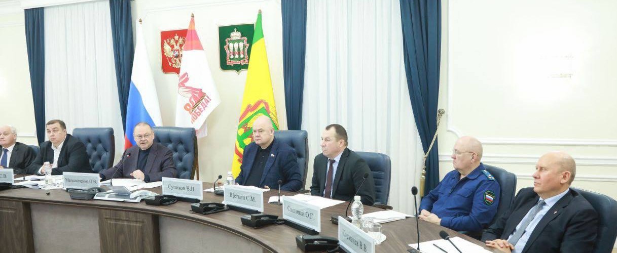 Олег Мельниченко поручил усилить контроль за уборкой снега и работой УК